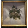 Bordado enmarcado floral en elegante marco dorado
