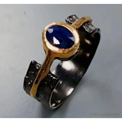 Anillo de plata con zafiro, pieza única elaborada a mano
