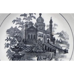 Plato de Loza Sevillana Pickman - Escena Oriental en Blanco y Negro