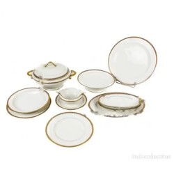 Vajilla de la segunda mitad del s.XX. Realizada en porcelana francesa de la manufactura Limoges.
