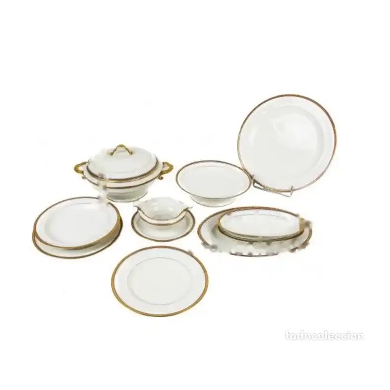 Vajilla de la segunda mitad del s.XX. Realizada en porcelana francesa de la manufactura Limoges. Vajilla de la segunda mitad del s.XX. Realizada en porcelana francesa de la manufactura Limoges.