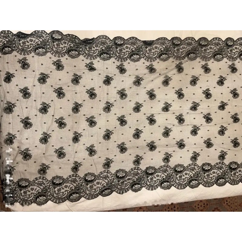 Mantilla Vintage en Negro - Encaje Fino de Estilo Tradicional Español Mantilla Vintage en Negro - Encaje Fino de Estilo Tradicional Español