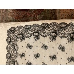 Mantilla Vintage en Negro - Encaje Fino de Estilo Tradicional Español