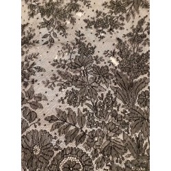 Mantilla Histórica de Cambray - Pieza Textil Delicada del Siglo XIX
