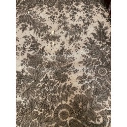 Mantilla Histórica de Cambray - Pieza Textil Delicada del Siglo XIX