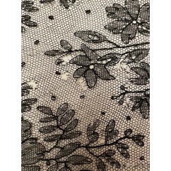 Mantilla Histórica de Cambray - Pieza Textil Delicada del Siglo XIX