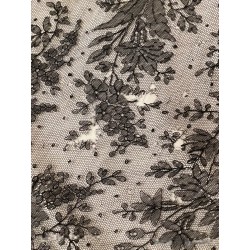 Mantilla Histórica de Cambray - Pieza Textil Delicada del Siglo XIX
