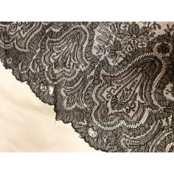 Mantilla Histórica de Cambray - Pieza Textil Delicada del Siglo XIX