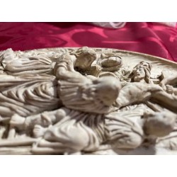 Relieve Escultural Religioso - Escena de la Crucifixión en Espuma de Mar