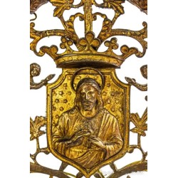 Candelabro Religioso de Metal Dorado - Obra de Arte Litúrgica con Sagrado Corazón