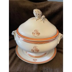 Sopera Vintage de Porcelana - Pieza de Vajilla con Decoración Elegante
