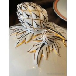 Sopera Vintage de Porcelana - Pieza de Vajilla con Decoración Elegante
