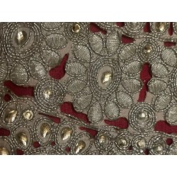 Cuello Vintage con Bordado de Plata - Pieza Artesanal de Alta Costura