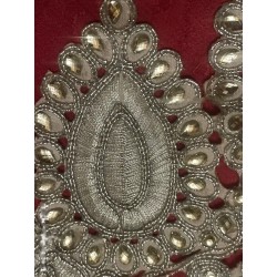 Cuello Vintage con Bordado de Plata - Pieza Artesanal de Alta Costura