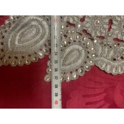 Cuello Vintage con Bordado de Plata - Pieza Artesanal de Alta Costura