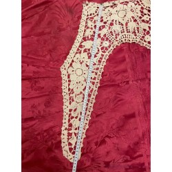 Cuello Vintage de Encaje Elaborado - Pieza Textil de Alta Costura