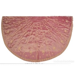 Manto Litúrgico en Seda Rosa con Bordados Dorados - Pieza Textil Religiosa