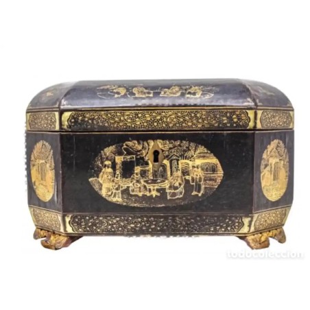 Caja Oriental Lacada - Tesoro Decorativo con Escenas Tradicionales