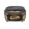 Caja Oriental Lacada - Tesoro Decorativo con Escenas Tradicionales