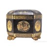 Caja Oriental Lacada - Tesoro Decorativo con Escenas Tradicionales