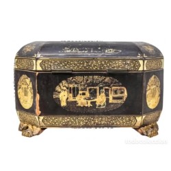 Caja Oriental Lacada - Tesoro Decorativo con Escenas Tradicionales