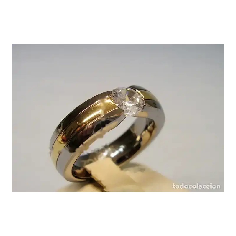 Anillo de Titanio Bicolor Elegante - Joya Moderna con Circonita Brillante Anillo de Titanio Bicolor Elegante - Joya Moderna con Circonita Brillante