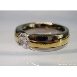 Anillo de Titanio Bicolor Elegante - Joya Moderna con Circonita Brillante