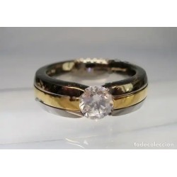 Anillo de Titanio Bicolor Elegante - Joya Moderna con Circonita Brillante