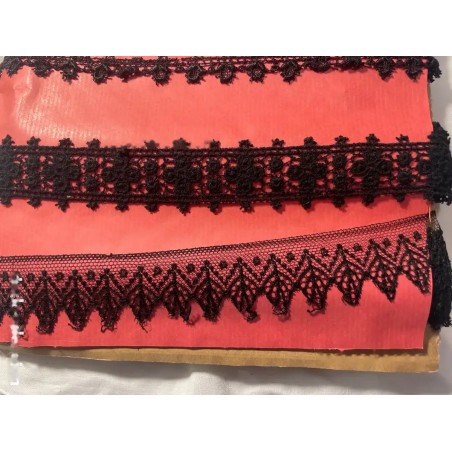 Encajes Vintage Negros - Piezas Artesanales Textiles de Colección