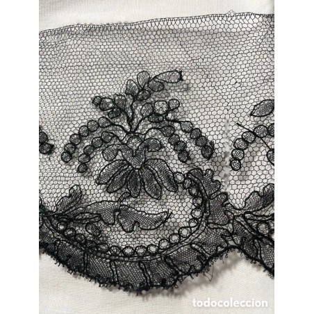 Encaje Vintage Negro - Pieza Artesanal Textil de Colección Siglo XIX