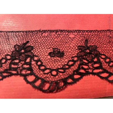 Encaje Vintage Negro - Pieza Textil Artesanal de Colección Histórica