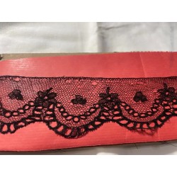 Encaje Vintage Negro - Pieza Textil Artesanal de Colección Histórica