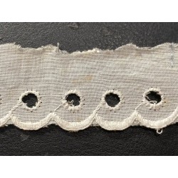 Tiraborda Vintage Blanca - Pieza Textil Artesanal de Costura Histórica