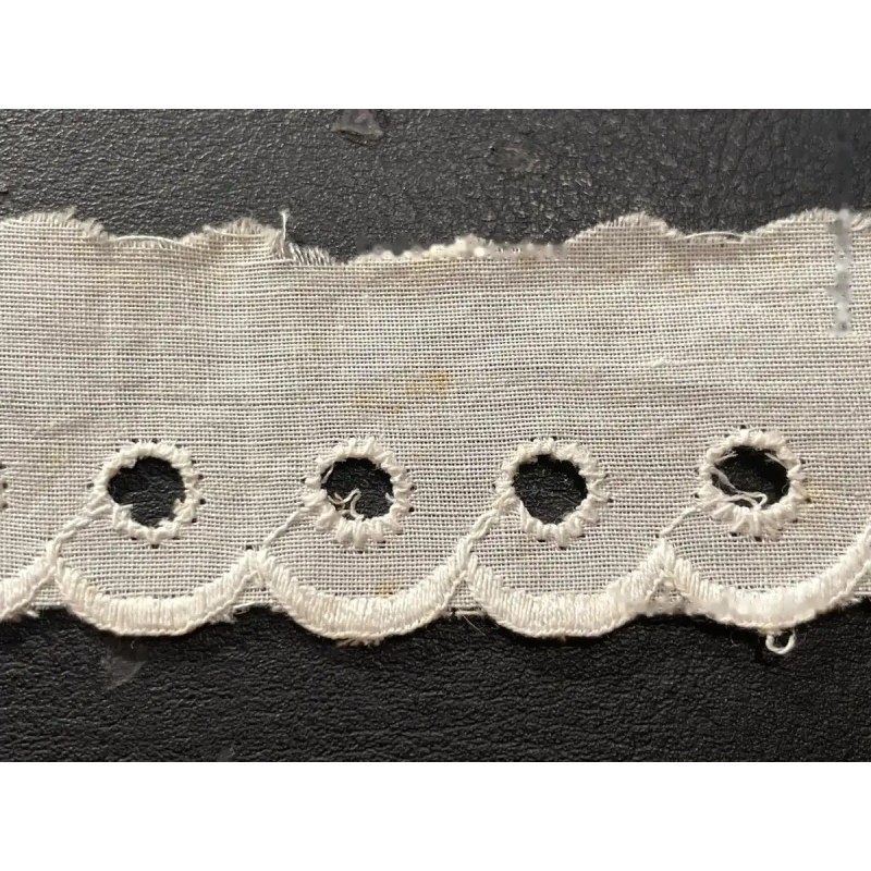 Tiraborda Vintage Blanca - Pieza Textil Artesanal de Costura Histórica Tiraborda Vintage Blanca - Pieza Textil Artesanal de Costura Histórica