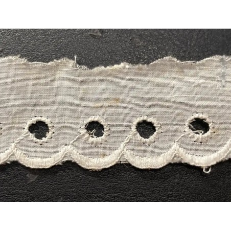 Tiraborda Vintage Blanca - Pieza Textil Artesanal de Costura Histórica