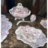 Distintas piezas de Cartuja Pickman una serie muy exclusiva en color malva.