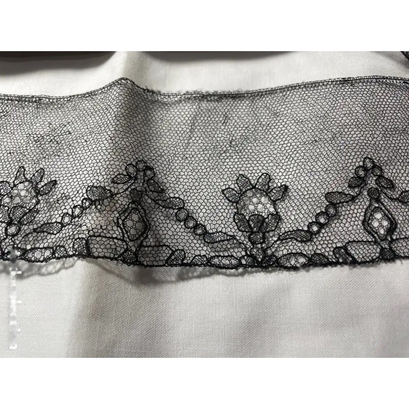 Encaje Vintage Negro - Pieza Textil Delicada de Colección Histórica Encaje Vintage Negro - Pieza Textil Delicada de Colección Histórica