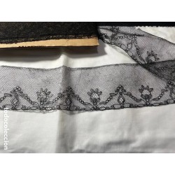 Encaje Vintage Negro - Pieza Textil Delicada de Colección Histórica