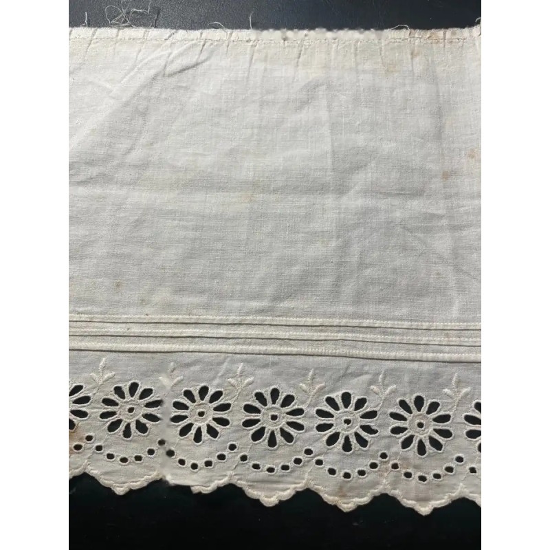 Tiraborda Vintage Blanca - Pieza Textil Artesanal con Bordado Calado Tiraborda Vintage Blanca - Pieza Textil Artesanal con Bordado Calado