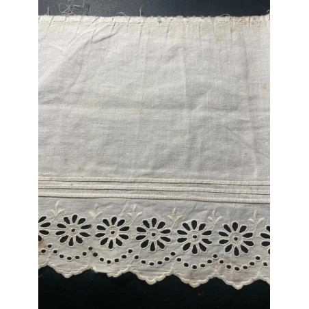 Tiraborda Vintage Blanca - Pieza Textil Artesanal con Bordado Calado