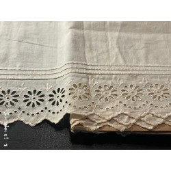 Tiraborda Vintage Blanca - Pieza Textil Artesanal con Bordado Calado