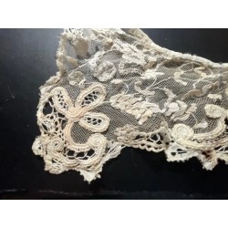 Tiraborda Vintage Blanca - Pieza Textil Artesanal con Bordado Calado