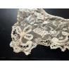 Tiraborda Vintage Blanca - Pieza Textil Artesanal con Bordado Calado