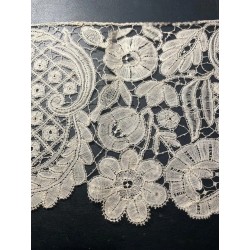 Encaje Duquesa Vintage - Pieza Textil Artesanal de Colección Histórica