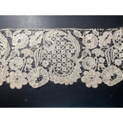 Encaje Duquesa Vintage - Pieza Textil Artesanal de Colección Histórica