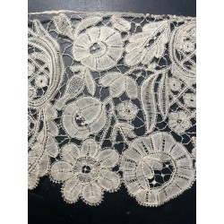 Encaje Duquesa Vintage - Pieza Textil Artesanal de Colección Histórica