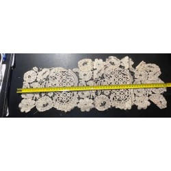 Encaje Duquesa Vintage - Pieza Textil Artesanal de Colección Histórica