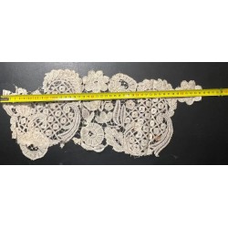 Encaje Duquesa Vintage - Pieza Textil Artesanal de Colección Histórica