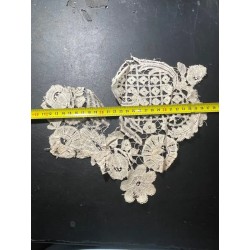 Encaje Duquesa Vintage - Pieza Textil Artesanal de Colección Histórica