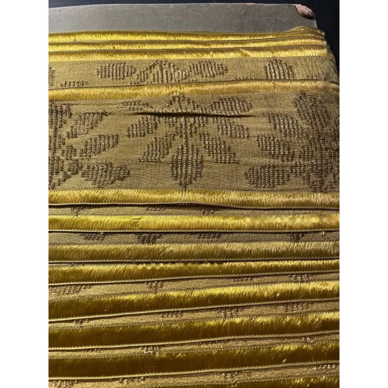 Entredos Vintage de Seda Bordado en Oro - Pieza Textil de Lujo Histórica Entredos Vintage de Seda Bordado en Oro - Pieza Textil de Lujo Histórica